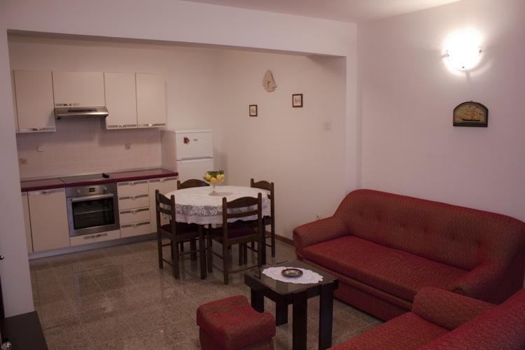 Apartment And Room Daria Vis Exterior photo